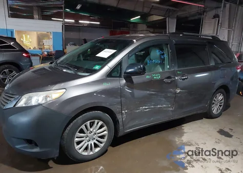 2012 Toyota Sienna Xle V6 8 Passenger z USA, uszkodzony, nr VIN 5TDYK3DC8CS278150